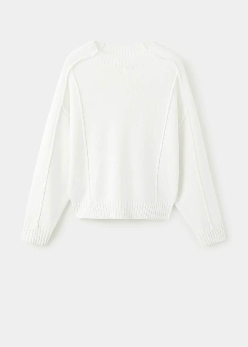 Knitted sweater with seams