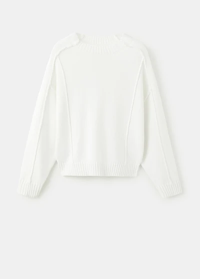 Knitted sweater with seams