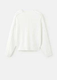 Knitted sweater with seams