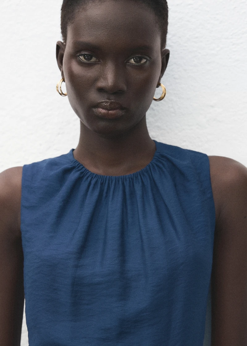 Crinkled-effect dress with cut-out