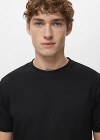 100% cotton slim-fit t-shirt