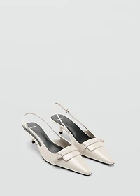 Kitten-heel pointed shoes