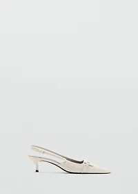 Kitten-heel pointed shoes