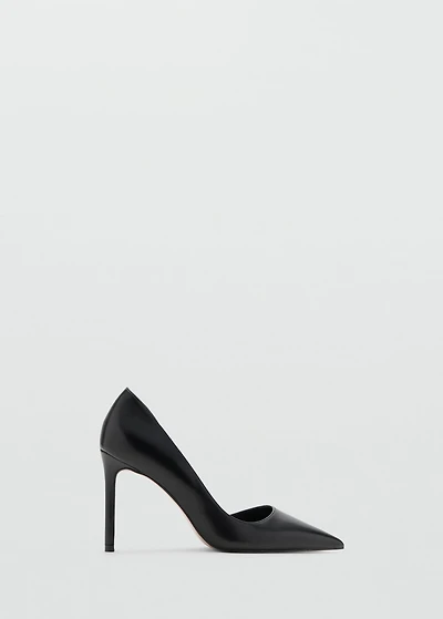 Asymmetrical heeled shoes