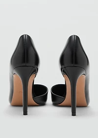 Asymmetrical heeled shoes