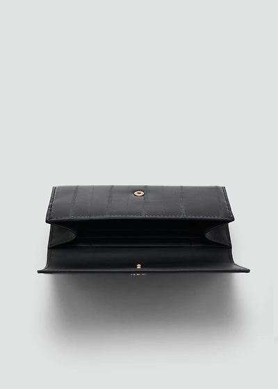 Small textured wallet