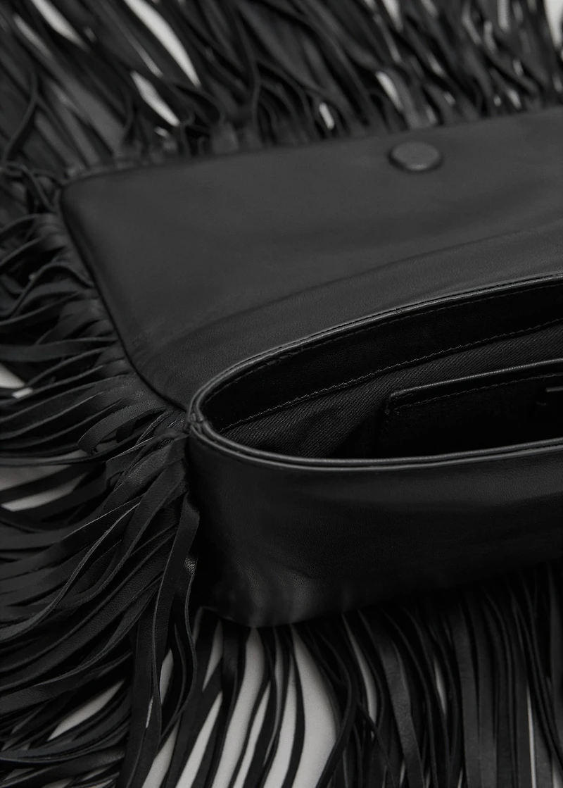 Leather handbag with fringes