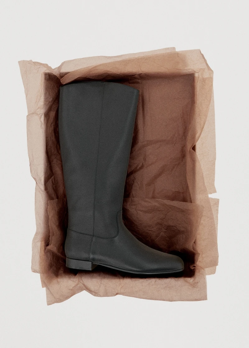 Zipper leather boots