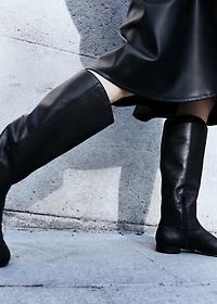 Zipper leather boots