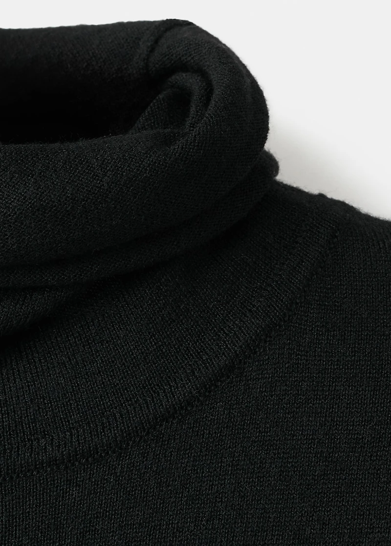 Turtleneck dress with brooch