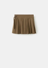 Short pleated skirt with buckles