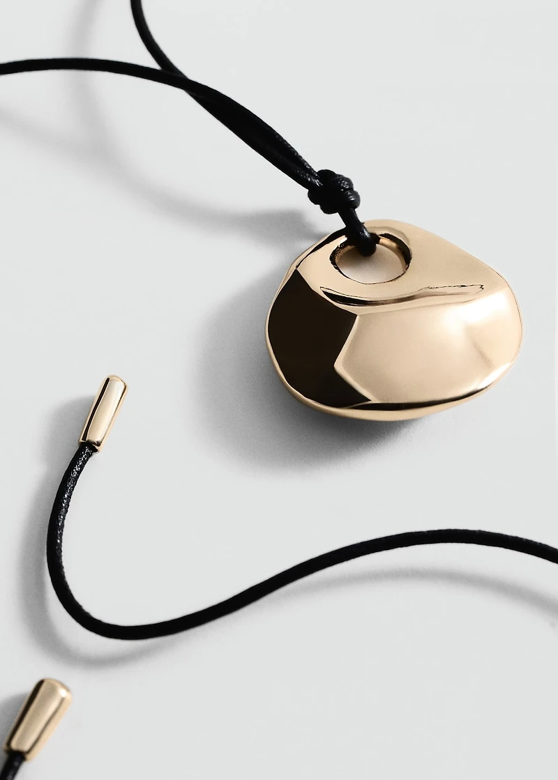 Metal pendant necklace