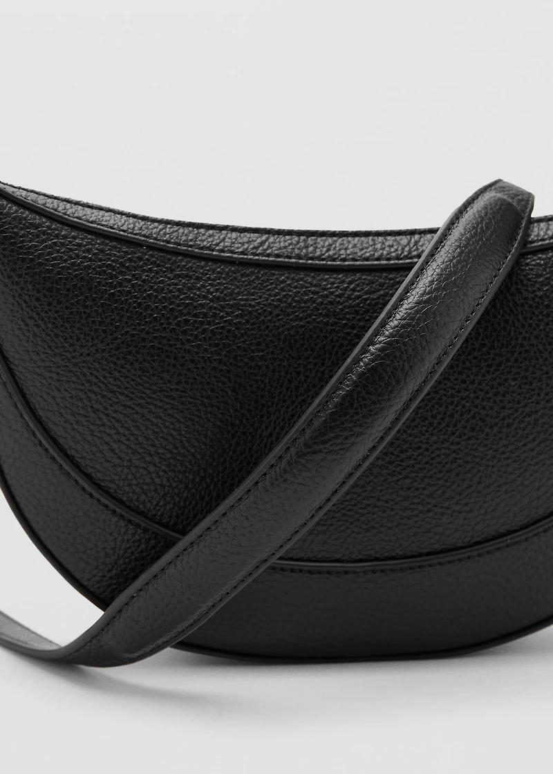 Oval shoulder bag