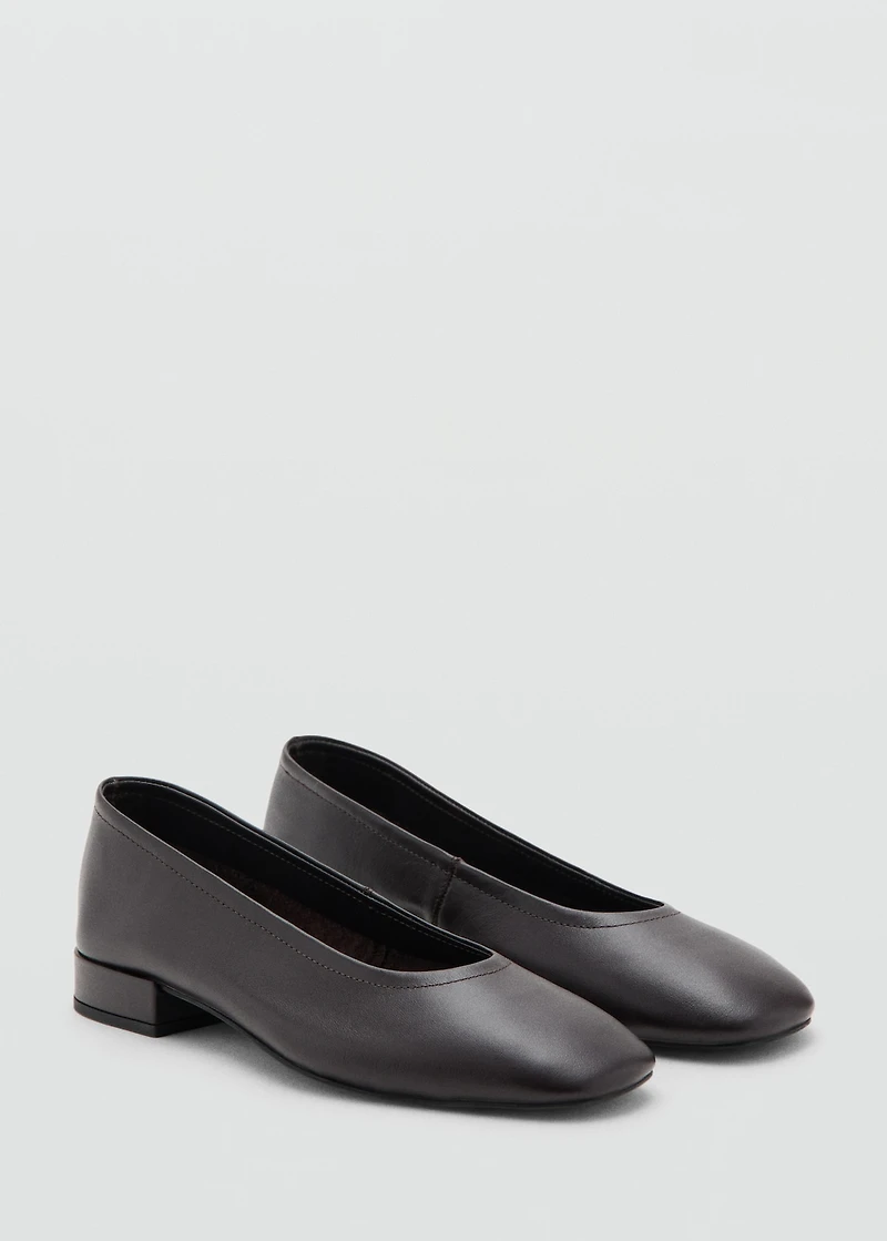 Leather flat shoes