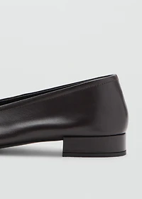 Leather flat shoes