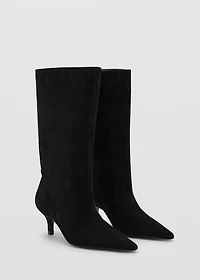 Suede ankle boots with pointed toe and heel