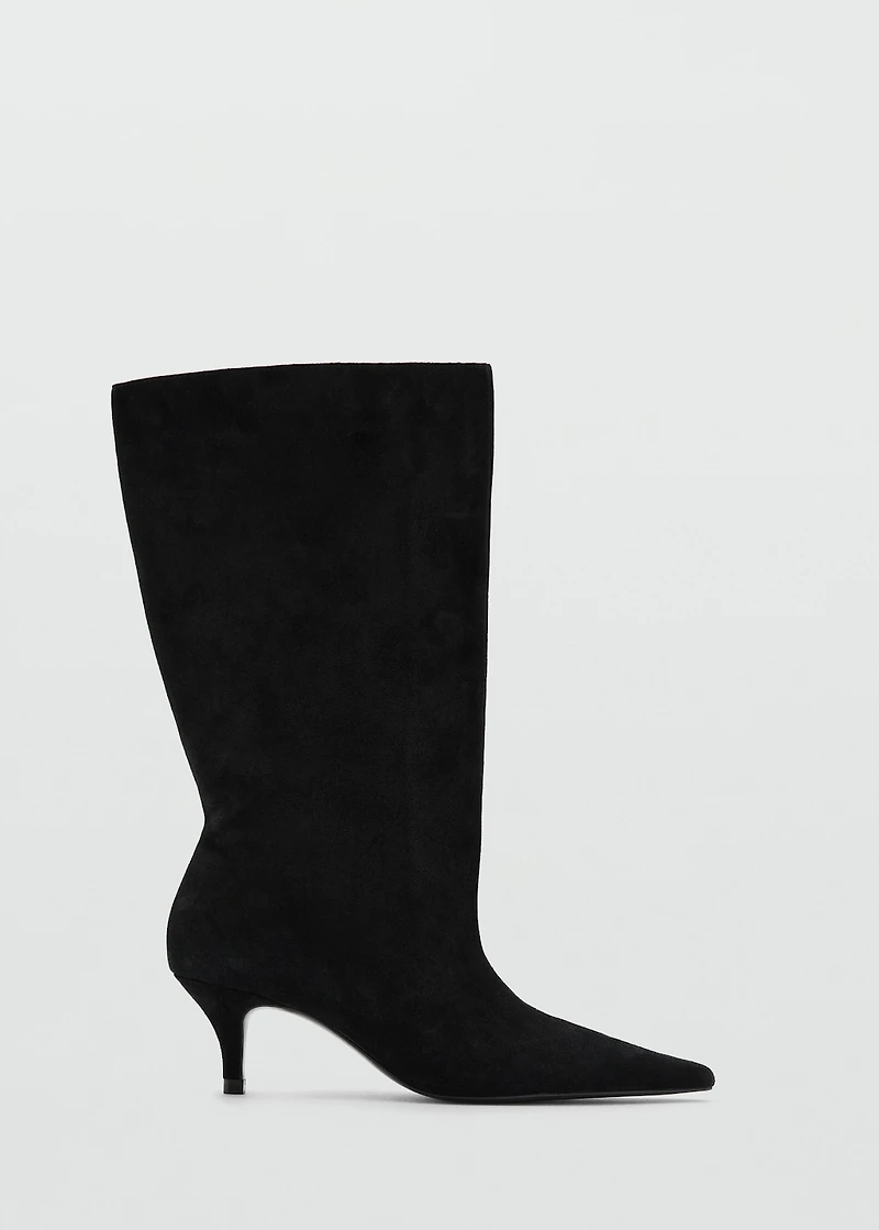 Suede ankle boots with pointed toe and heel