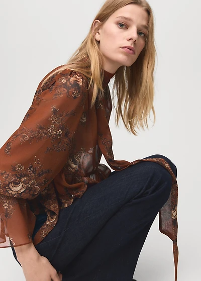Floral-print blouse with bow