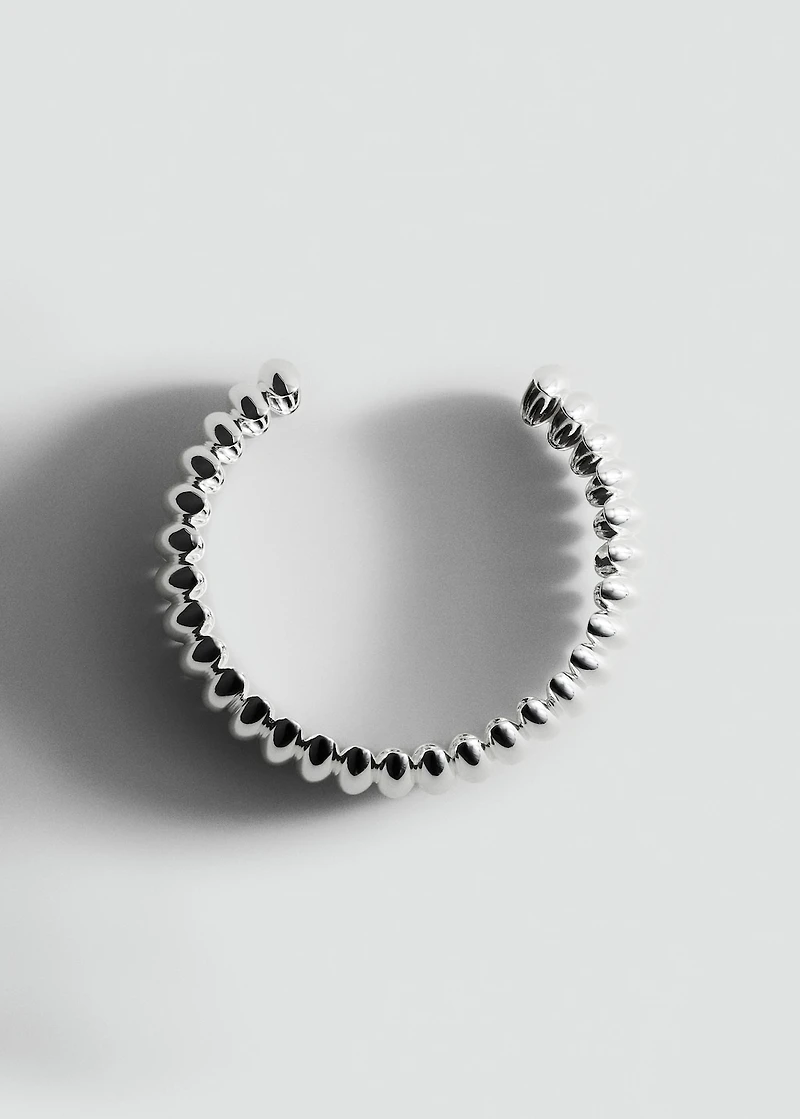 Rigid embossed choker collar