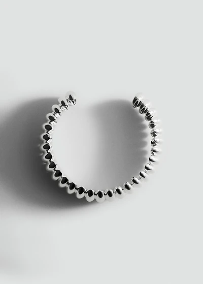 Rigid embossed choker collar