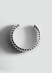 Rigid embossed choker collar