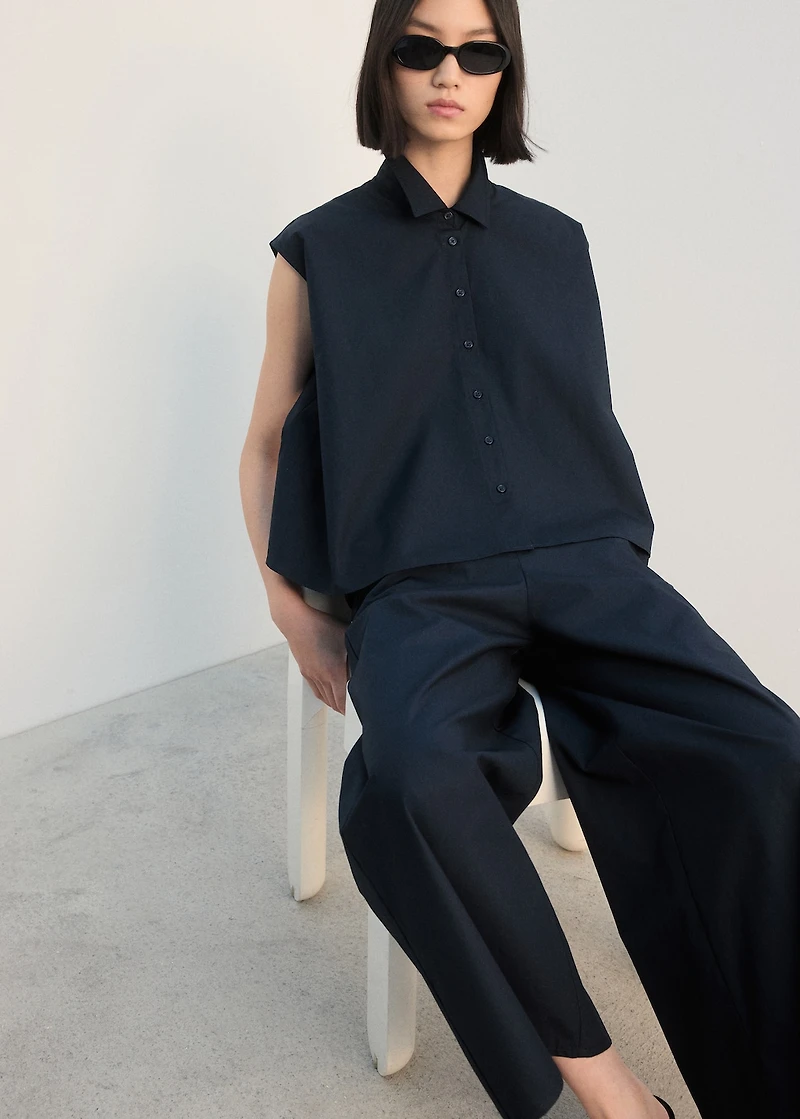 Sleeveless cotton shirt