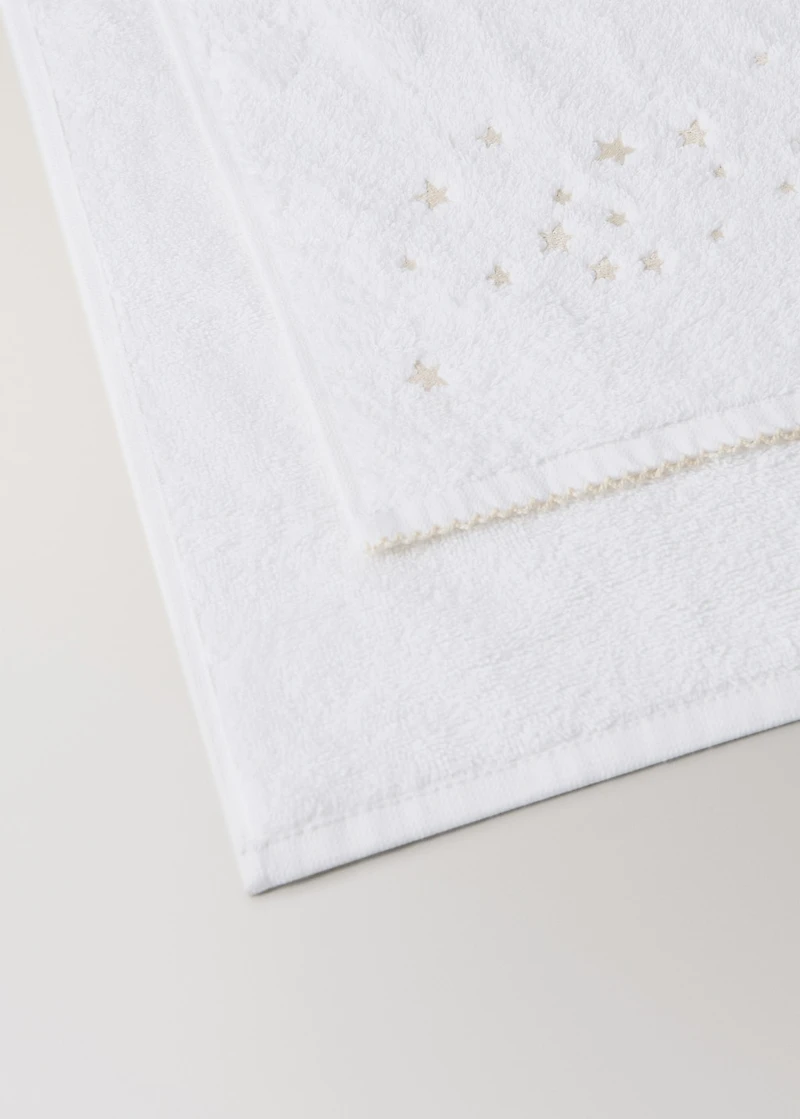 Children's bath towel with embroidered stars
