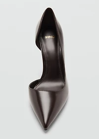 Asymmetrical heeled shoes