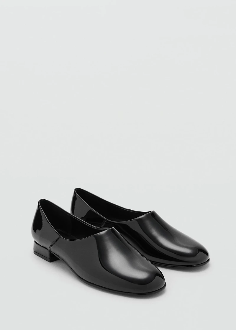 Patent leather flat shoes