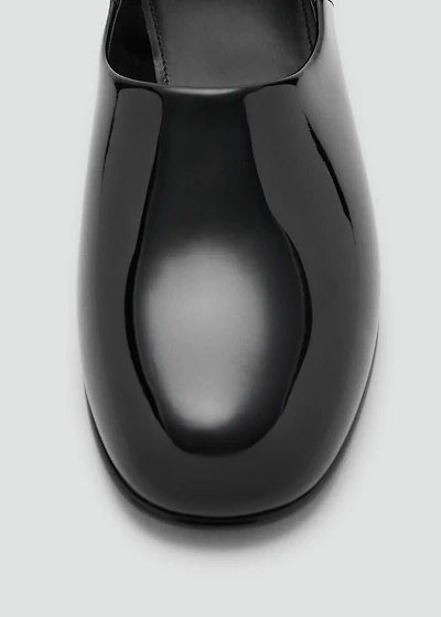 Patent leather flat shoes