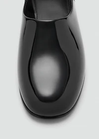 Patent leather flat shoes