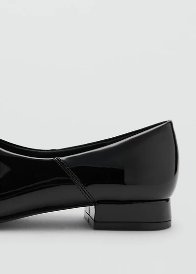 Patent leather flat shoes