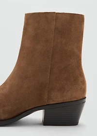 Heel suede ankle boot