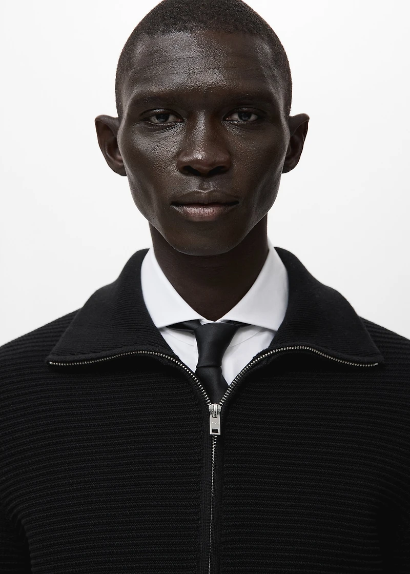 Structured knitted cardigan with zip