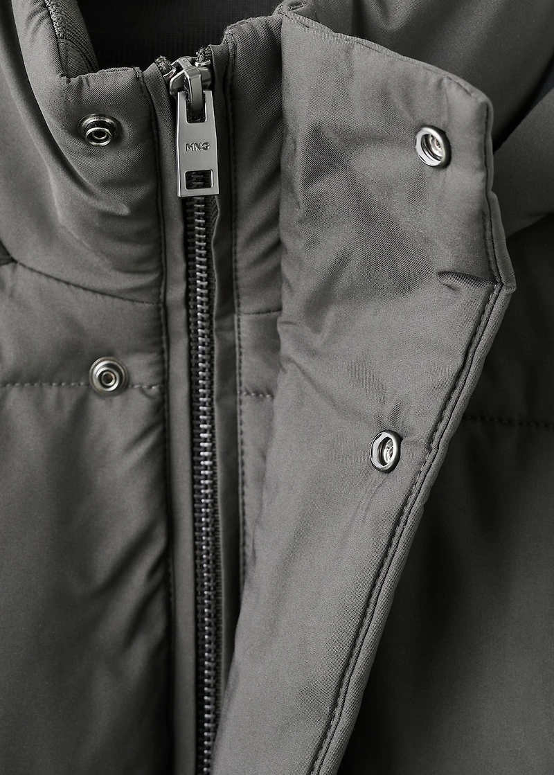 Short water-repellent puffer jacket