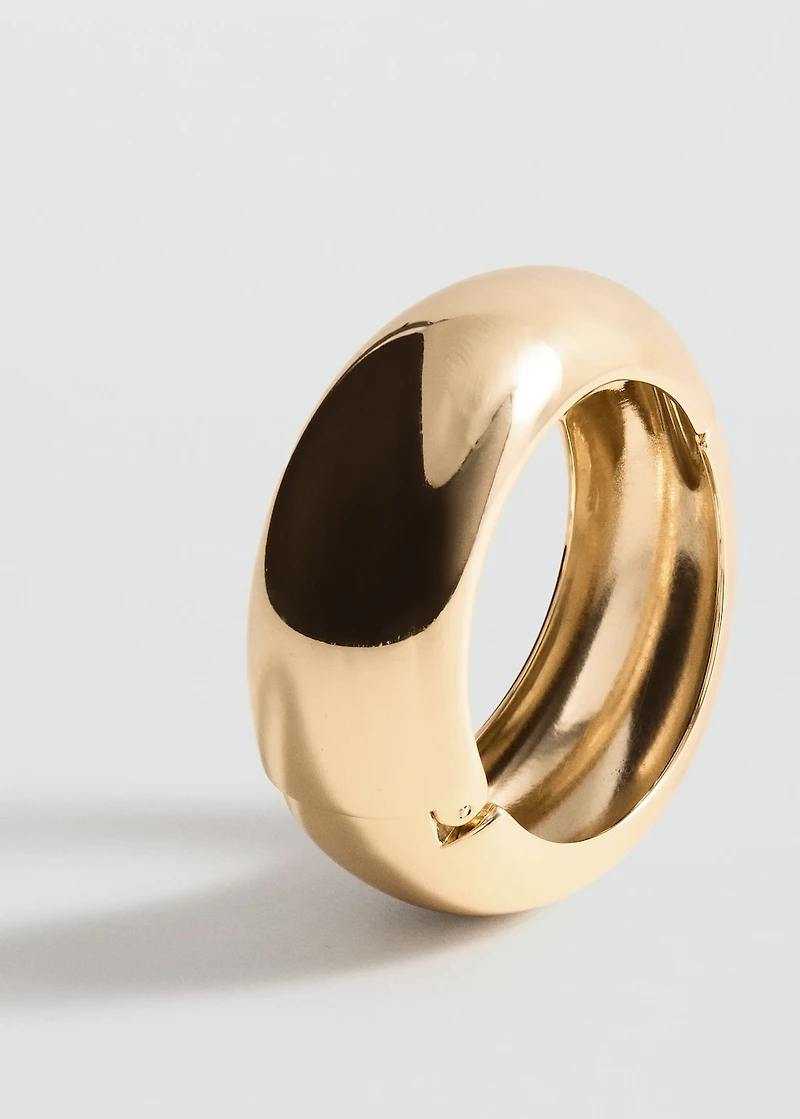 Rigid volume bracelet