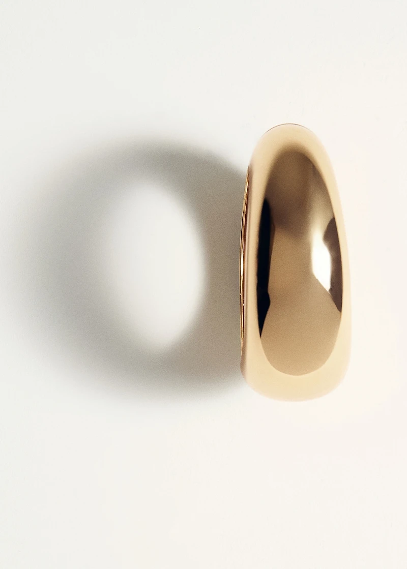 Rigid volume bracelet