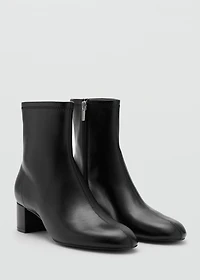 Round-toe block-heel ankle boots