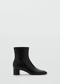 Round-toe block-heel ankle boots