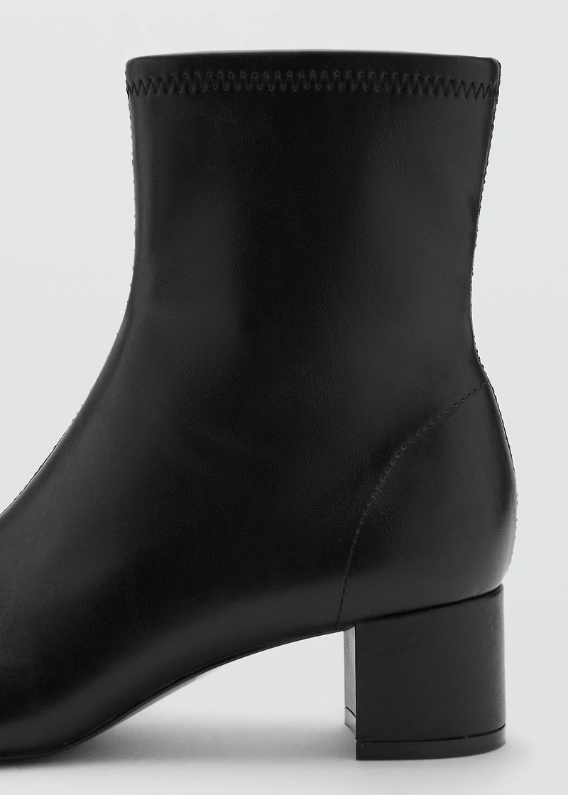 Round-toe block-heel ankle boots