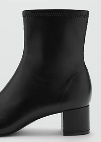 Round-toe block-heel ankle boots