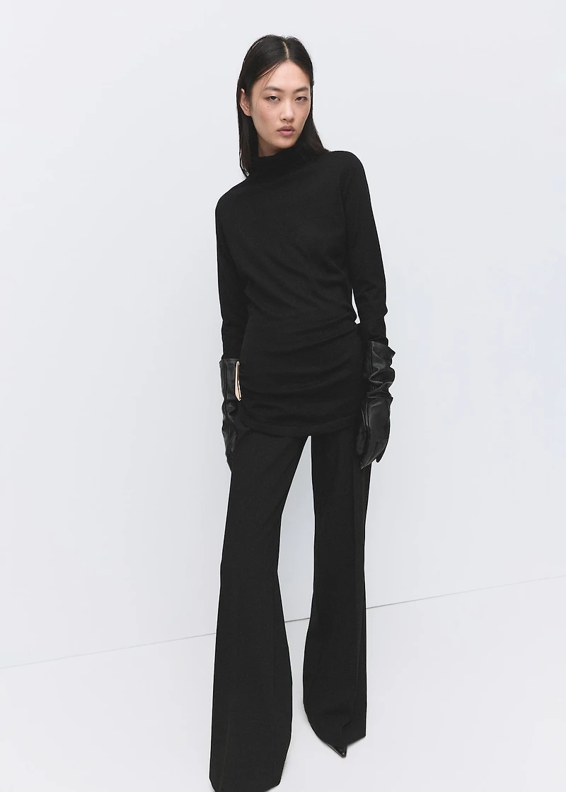Turtleneck sweater with brooch