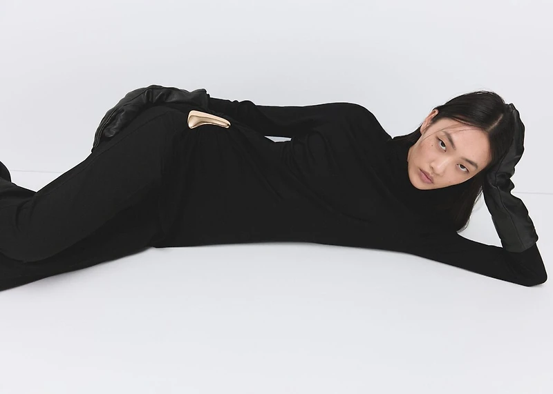 Turtleneck sweater with brooch