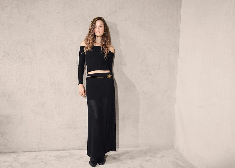 Semi-transparent knitted skirt with star