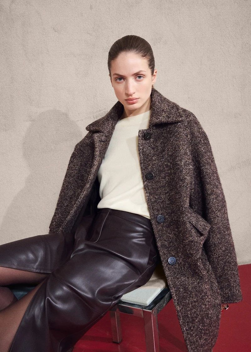 Round-neck knitted sweater