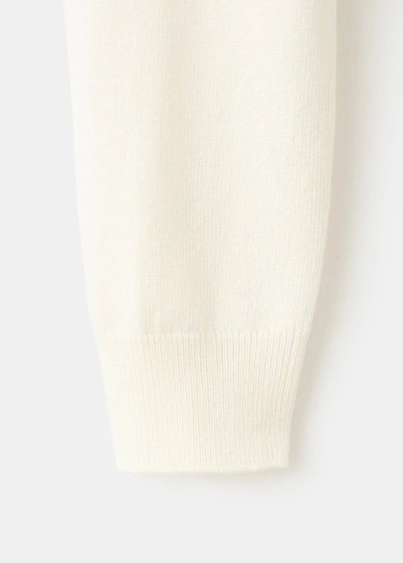 Round-neck knitted sweater