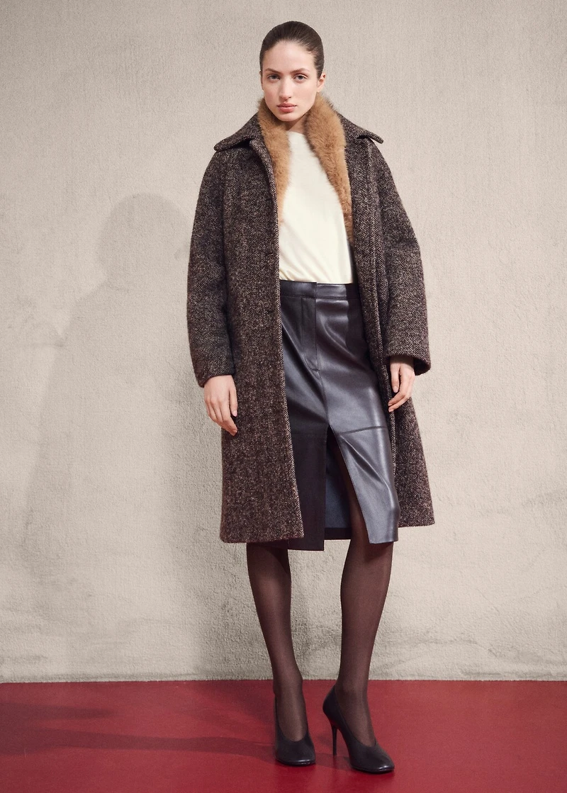 Round-neck knitted sweater