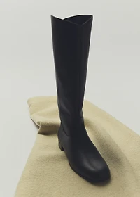 Zipper leather boots