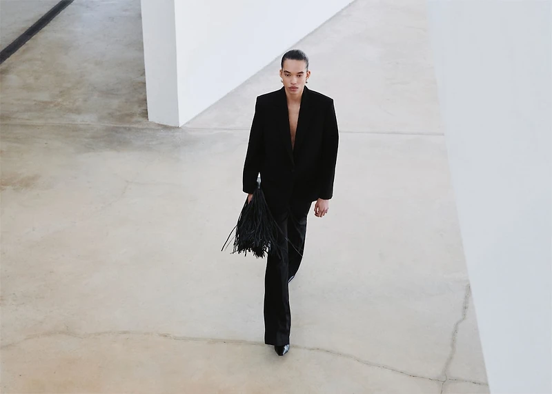 Straight suit jacket with lapel pockets