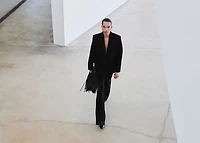 Straight suit jacket with lapel pockets